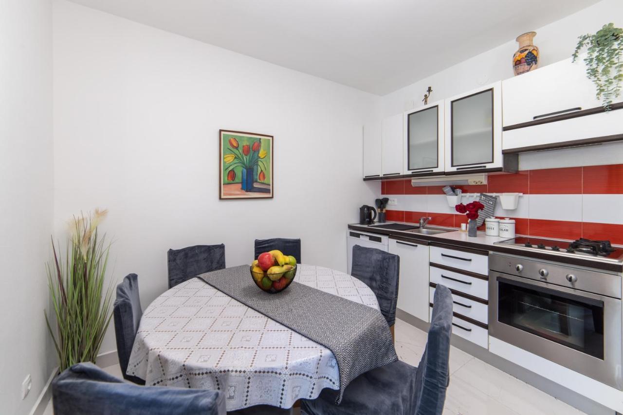 Apartman Porto Плоче Екстер'єр фото